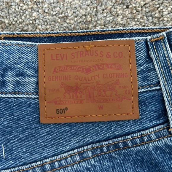 Levi’s Jean shorts - Picture 3 of 3